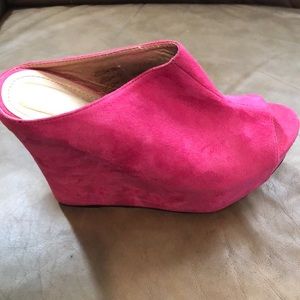 Suede pink wedges
